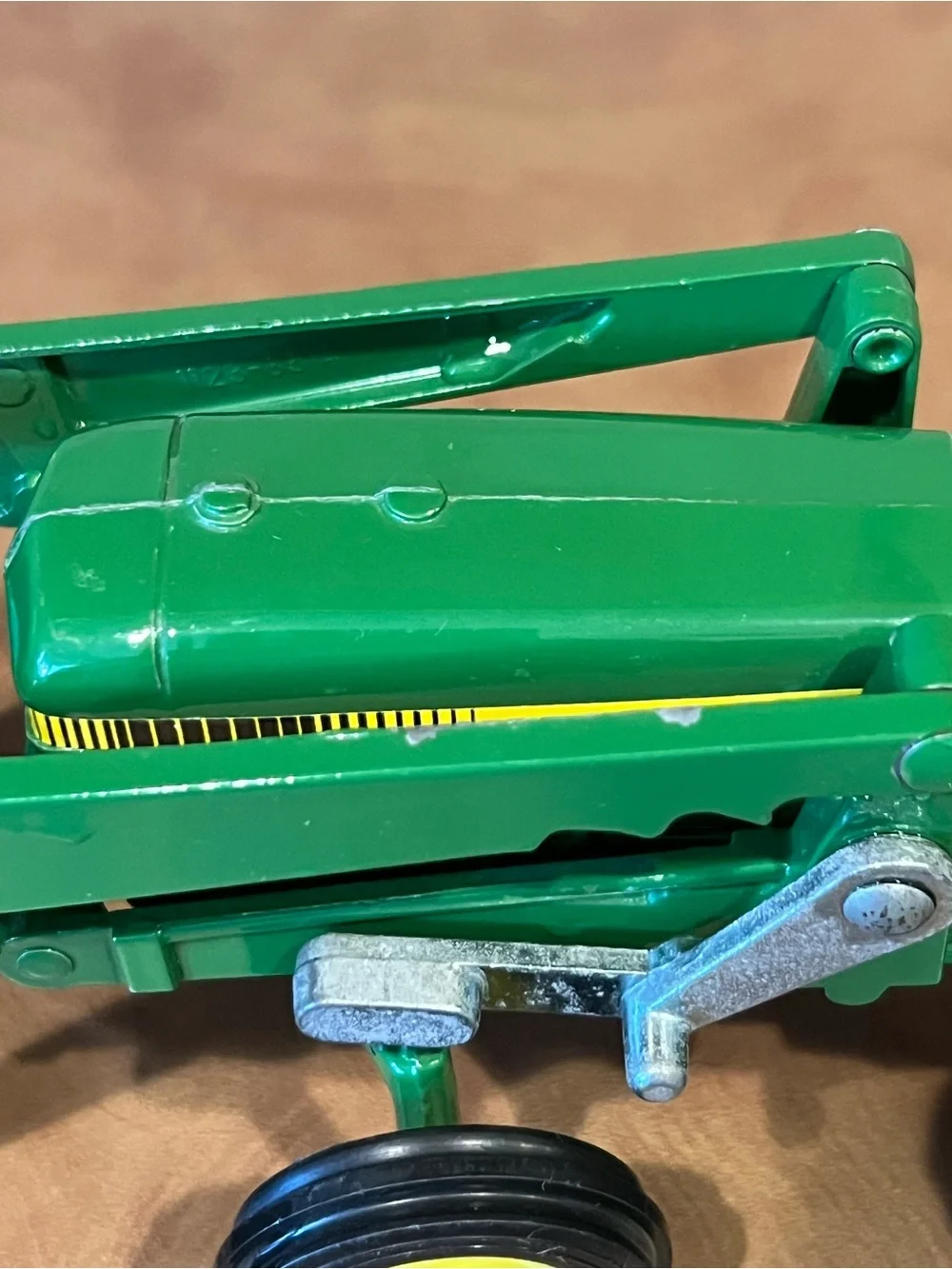 John Deere 0638 1/16 DieCast Utility Tractor w/Loader Toy